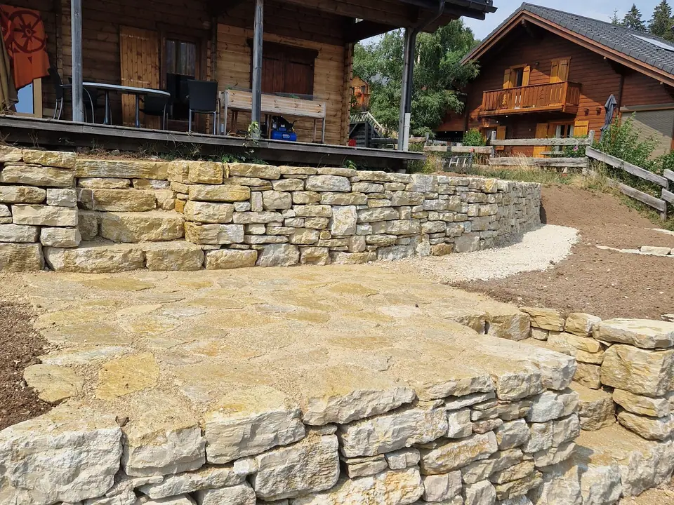 Mur en pierres sèches monté sans mortier par F. Mühlheim