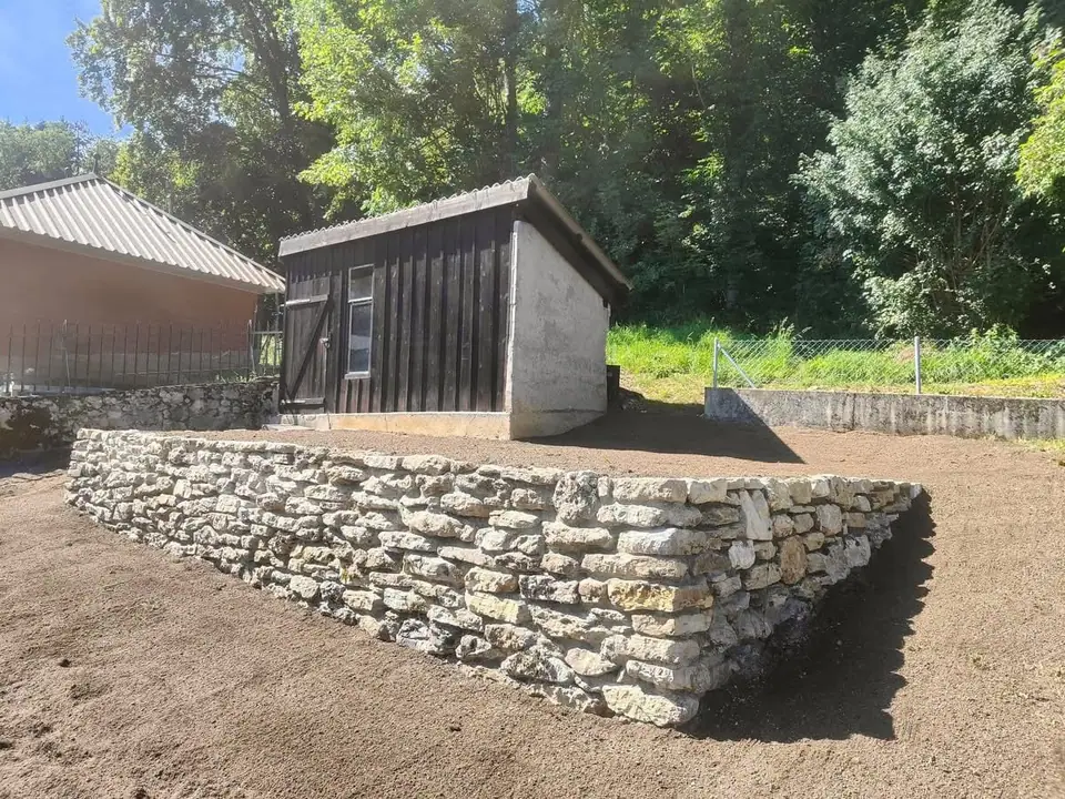 Mur en pierres sèches monté sans mortier par F. Mühlheim