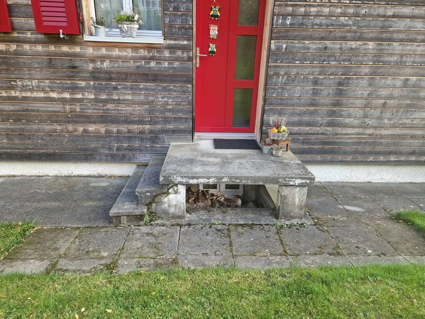 Une entrée complètement refaite à neuf, avant travaux